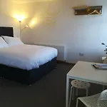 Mcmillan House Studio Apartments